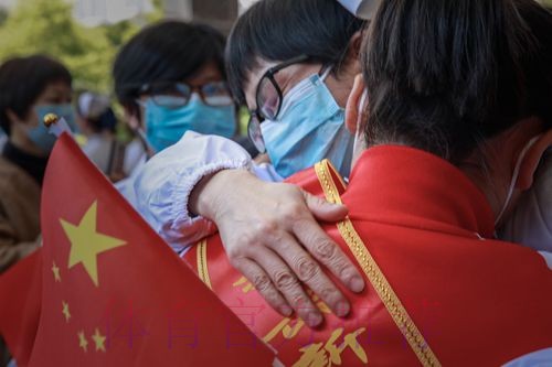 舒梅切尔谈球迷嘘声：阿诺德应当作英雄欢迎归来